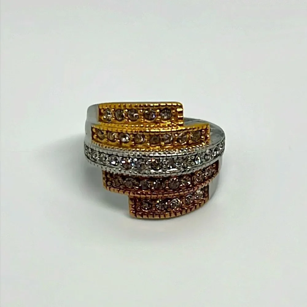 Beautiful Vintage Gold, Silver, And Copper Color Ring With Clear Stones